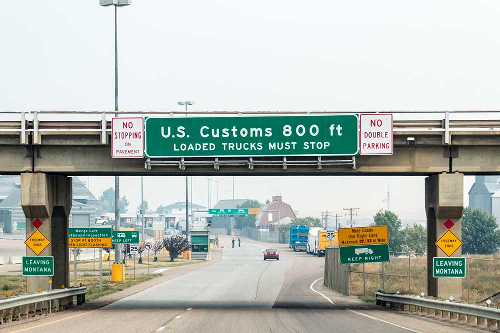 U.S. border crossing sign