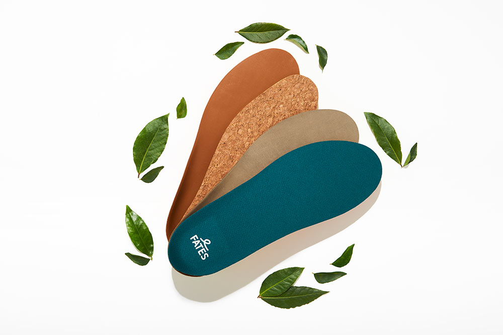 FATES insoles in 5 different colours surrounded by leaves