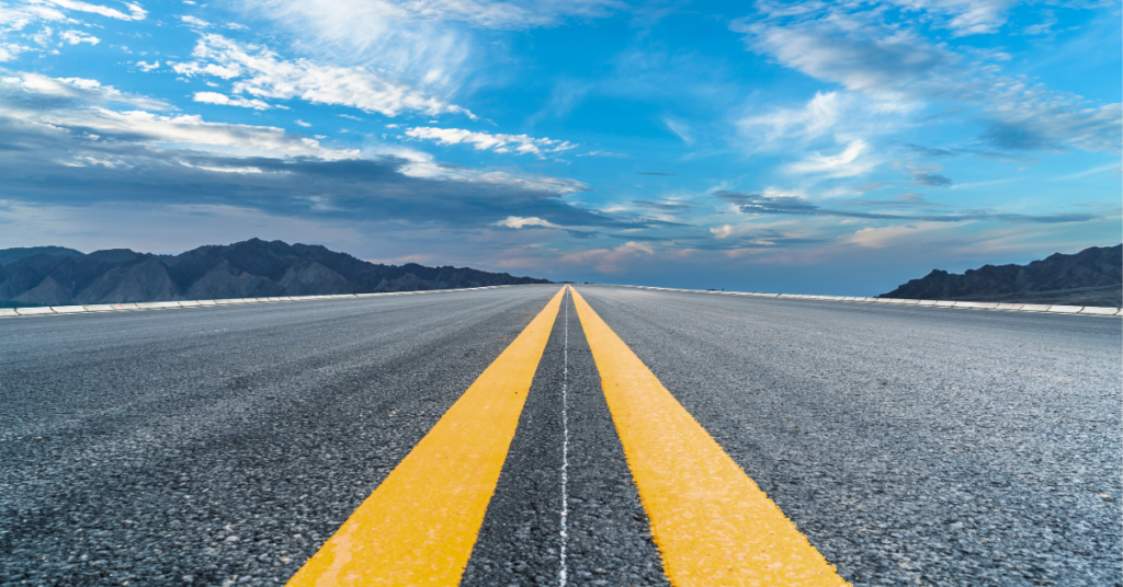 Highway looking into the distance - digital trade trends to watch 2023